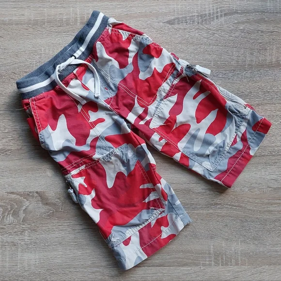 2011 ln/euc red camo board shorts size 6 - Picture 2 of 13